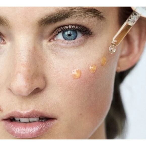 Revolution Baking Oil, Hydrate & Prep Makeup Primer, NWT - Picture 2 of 3